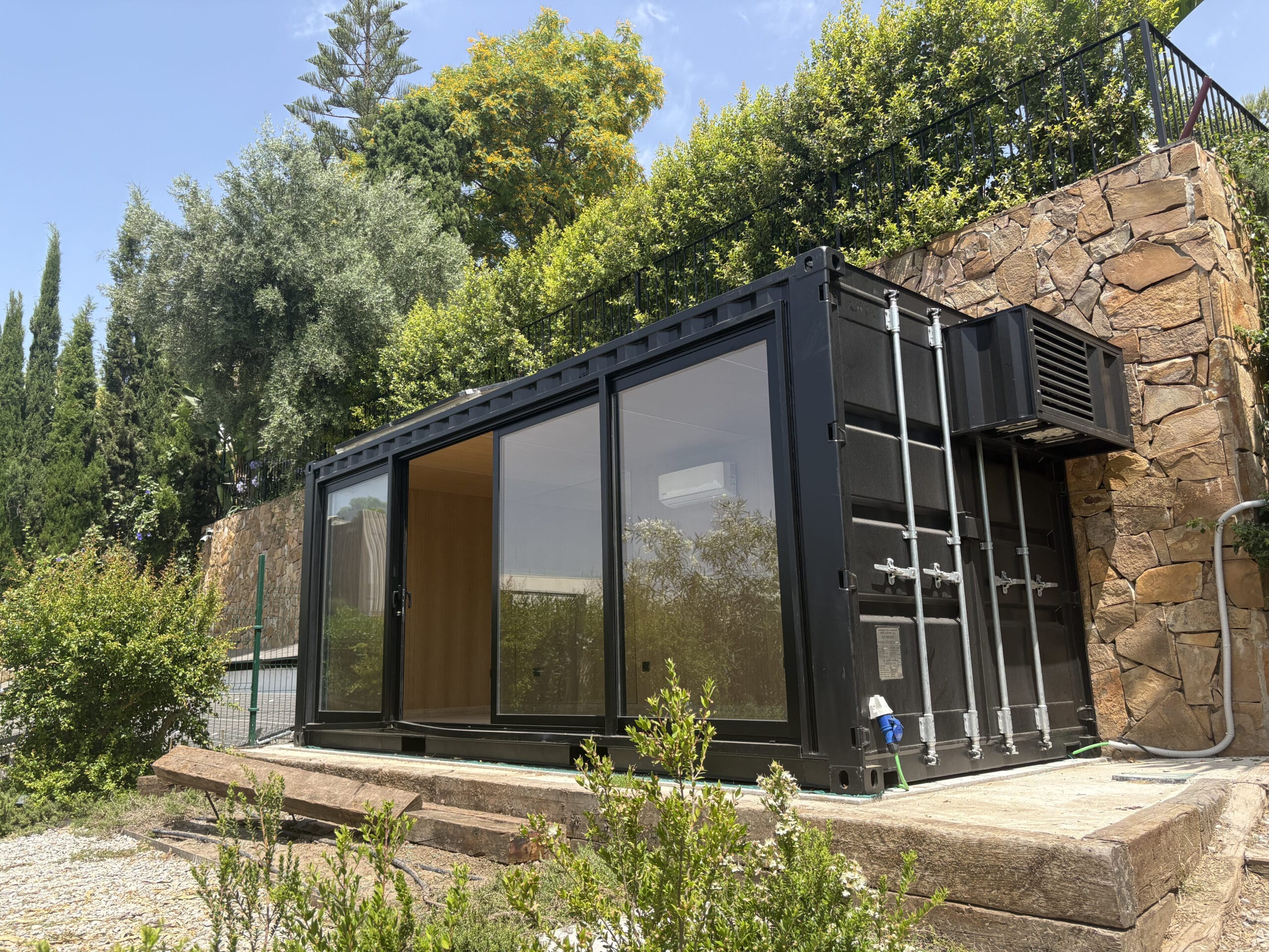 espacios modulares con containers