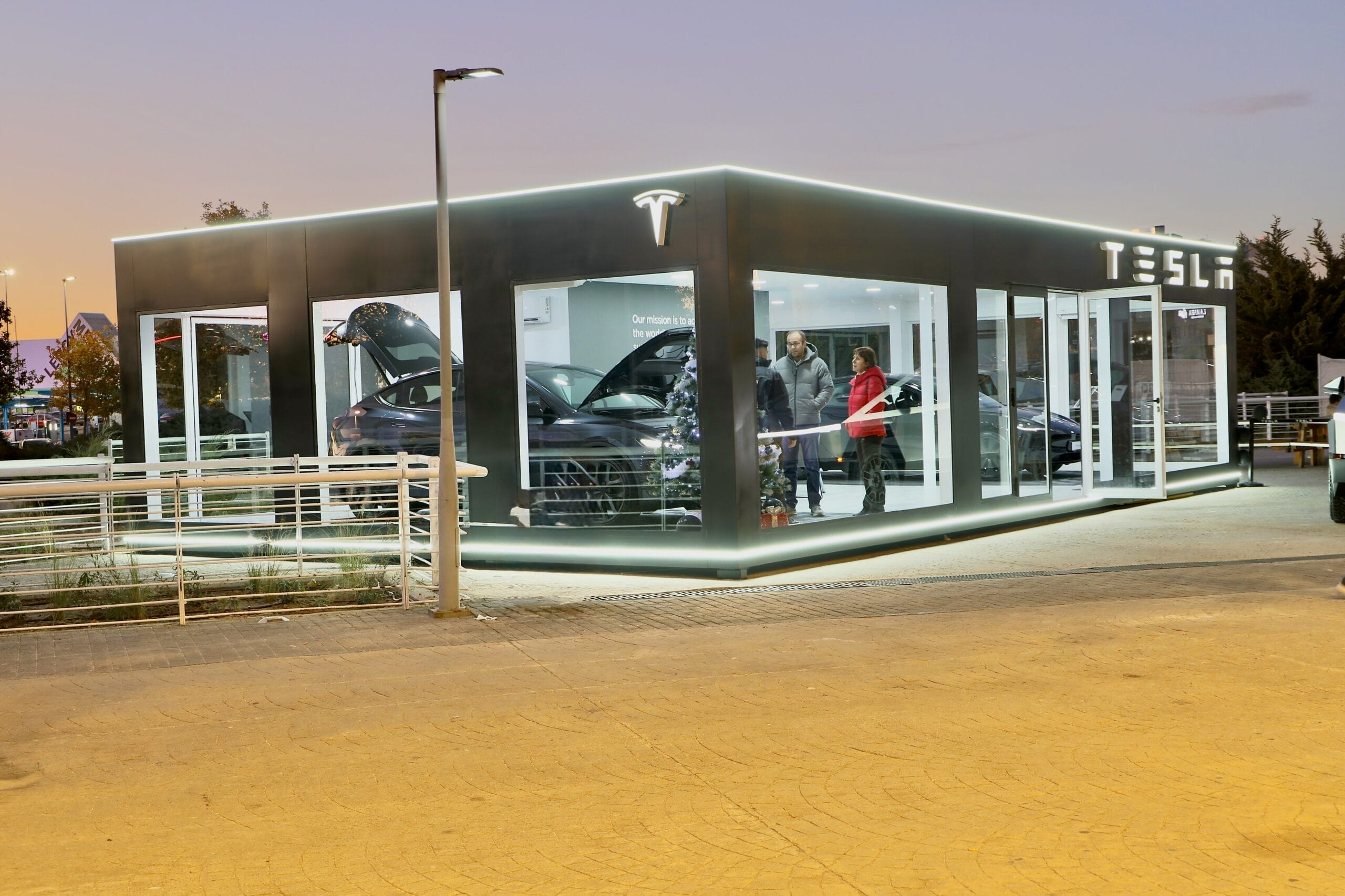 TESLA proyecto stand modular